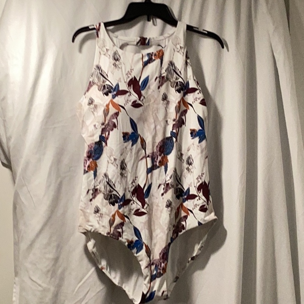NWT Calia by Carrie Underwood Size 14 Island Botanical Multi